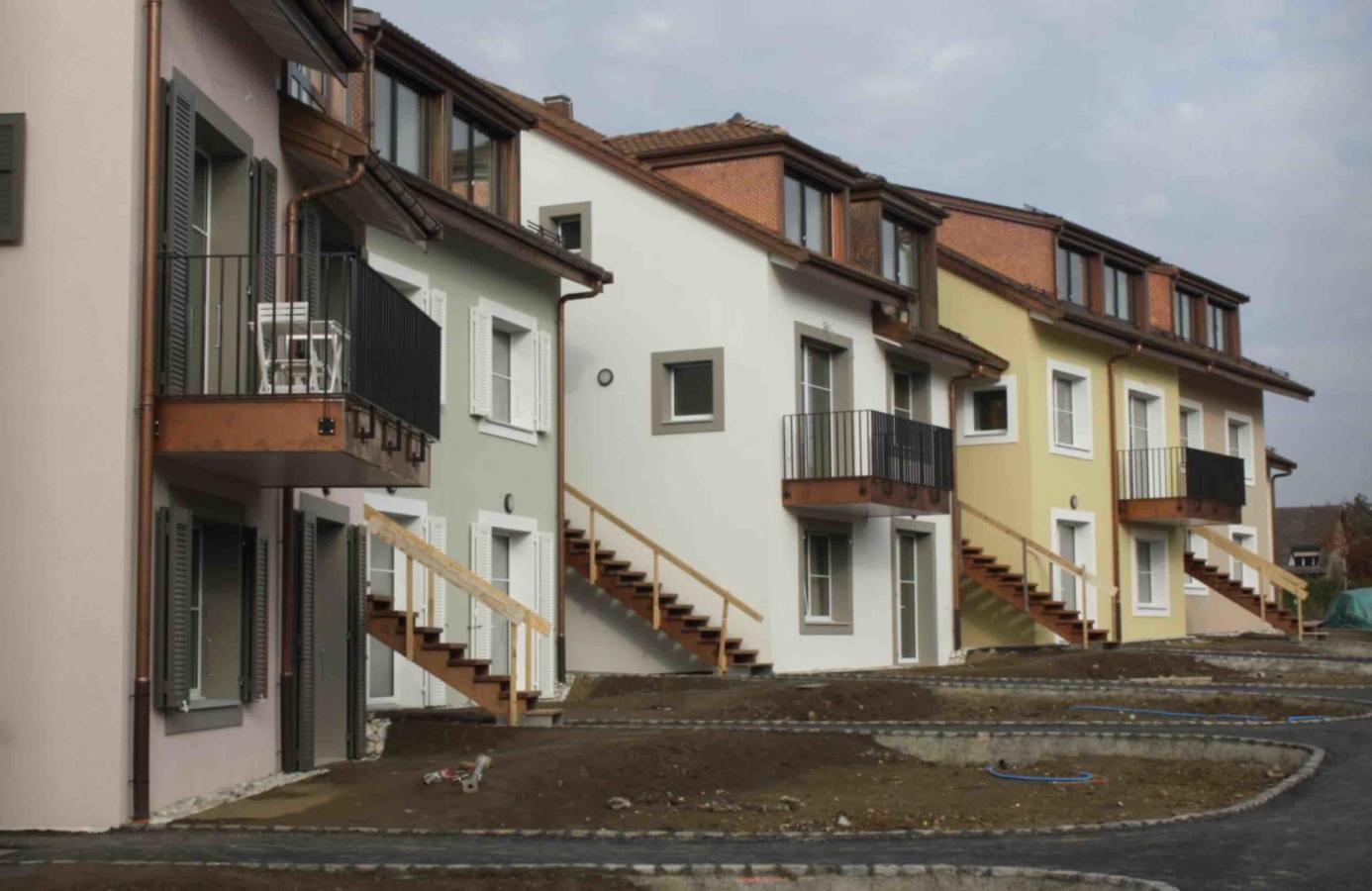 Etude et réalisation, en entreprise totale, d'un grand parking souterrain, d'un bâtiment locatif de 21 appartements et d'un petit bâtiment public avec Tea-room, UAPE et local multifonctionnel